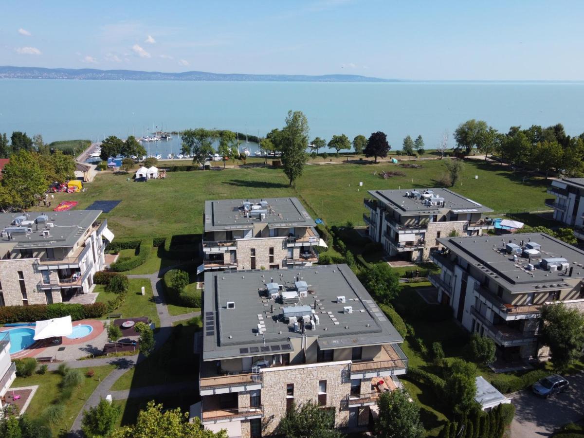 Lakeside Luxury Apartment Zamárdi Eksteriør billede